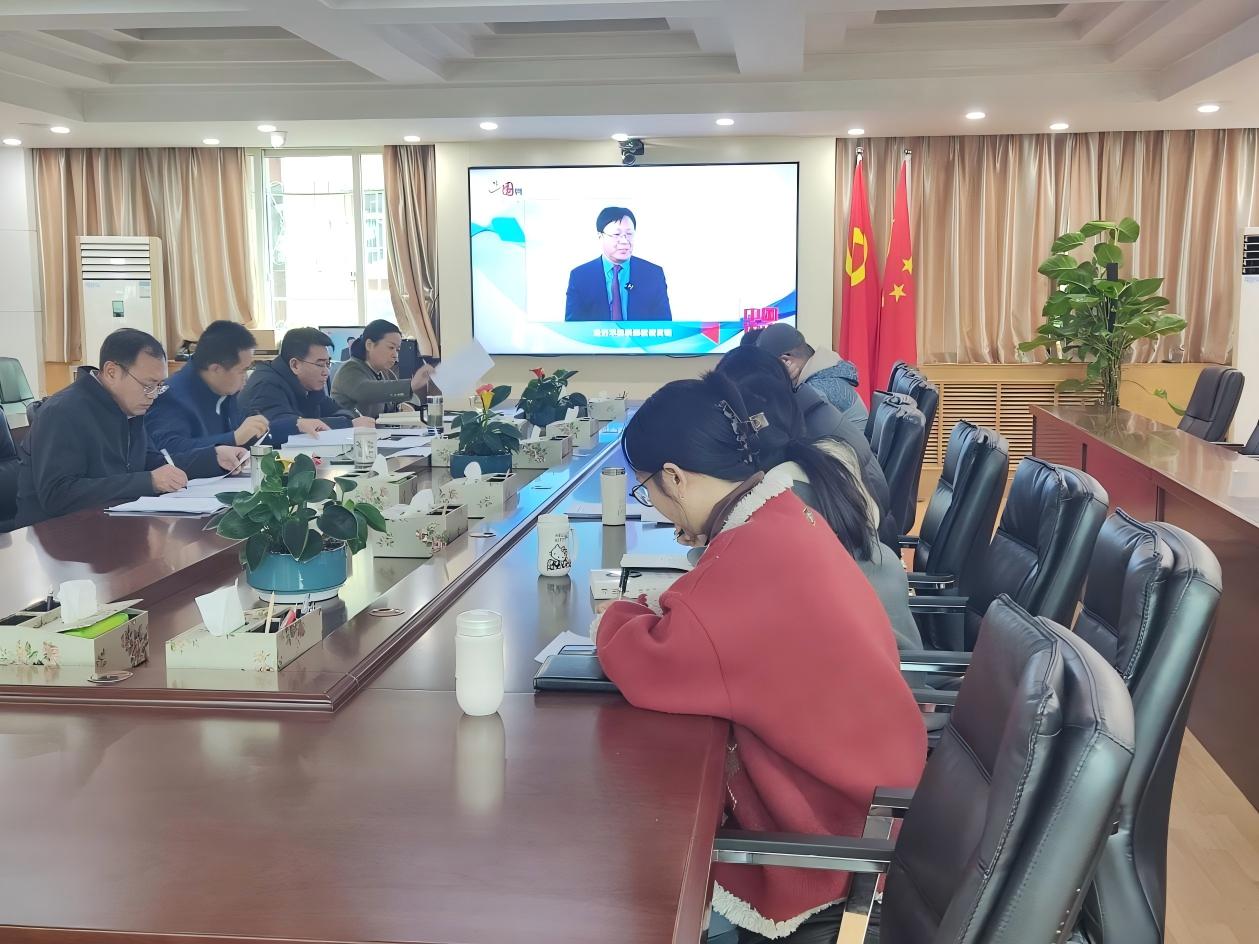 1762844129_1216.jpg 中心组学习(2).jpg